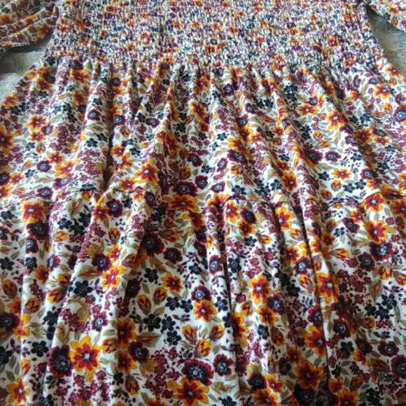 Dress - Picture 3 of 3